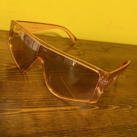 Steve Madden Sunglasses Oversized Light Crystal Pink Shield Style NWOT - Picture 3 of 12